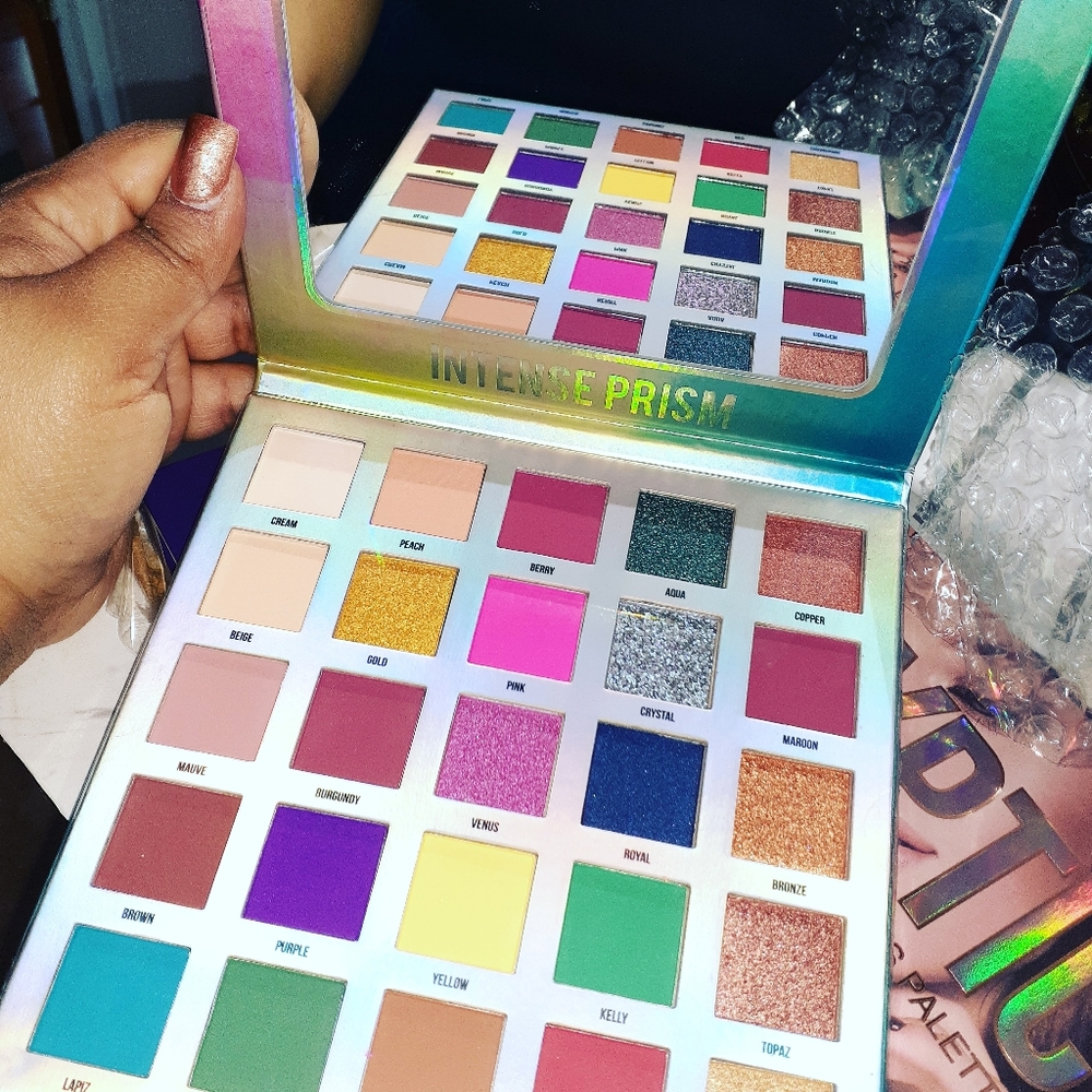 Malibu Glitz coloful palette